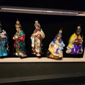 Beautiful baby Jesus ,mary and 3 wise man ornaments set